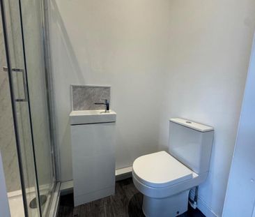 1 bedroom in a house share to rent - Photo 6