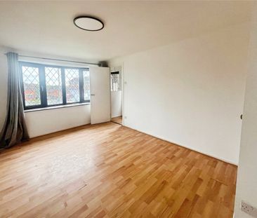 Logan Close, Wolverhampton, West Midlands, WV10 - Photo 2