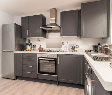 3 bedroom semi-detached house to rent - Photo 3