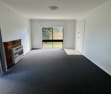 Three Bedroom House with Great Shed - Photo 2