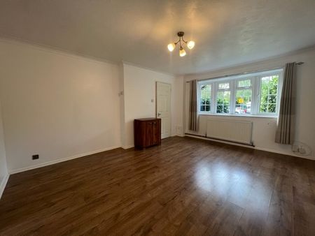 Sandy Lane, Farnborough, GU14 - Photo 3