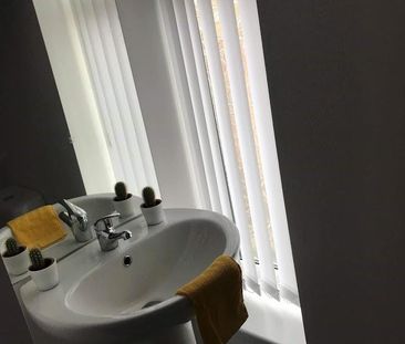 1 bed house share to rent in Burnley Road, Burnley, BB10 - Photo 2