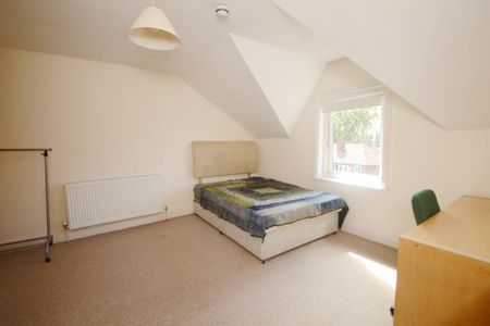 6 bedroom detached house to rent - Photo 5