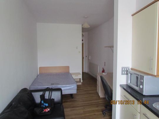 Studio to rent - Photo 1