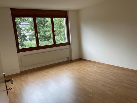 "Wohnung im Grünen mit 2 Balkonen in der nähe vom Bahnhof und Einkaufsm" - Photo 1