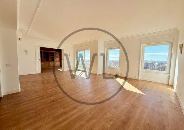 Apartamento T5+1 em Lisboa
