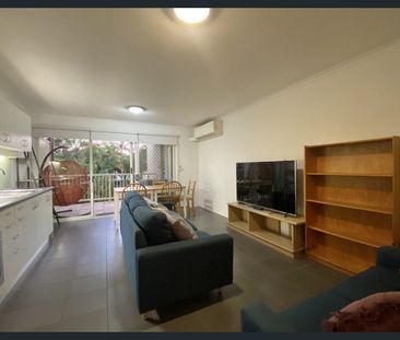 Modern Furnished Unit - Water bill included - Photo 1