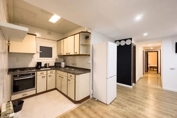 Carrer de Vilamarí, Barcelona, Catalonia 08015 - Photo 1