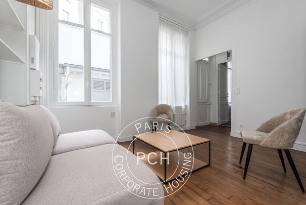 Rue Mathurin Régnier, - Photo 1