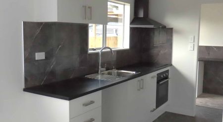 Beautifully Renovated 3-Bedroom Home - Convenient and comfortable living - Photo 2