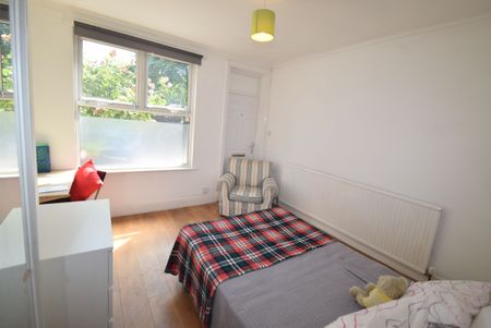 4 bedroom terraced house to rent - Photo 4