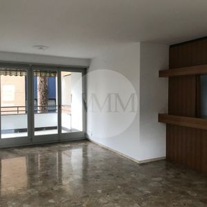 3.5 LOCALS NEAR THE CENTER - Photo 3