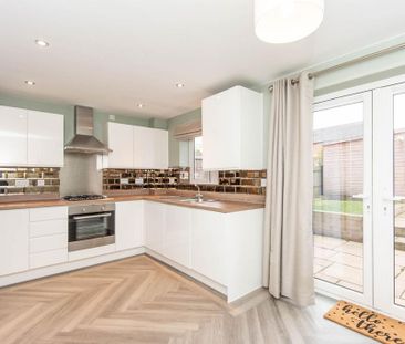 3 bedroom semi-detached house to rent - Photo 6