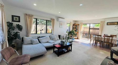 Great location 4 Bedrooms Home in Mt Roskill - Photo 5