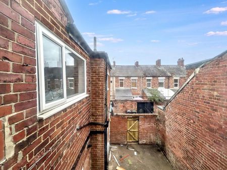 3 bed flat to rent in NE28 - Photo 2