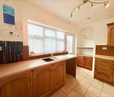 2 bedroom semi-detached bungalow to rent - Photo 6