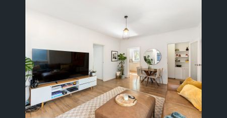 Spacious, Stylish & Superbly Located Ground-Floor Apartment - FURNISHED - Photo 4