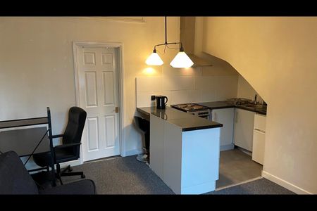 1 Bed Flat, Bulmershe Road, RG1 - Photo 2