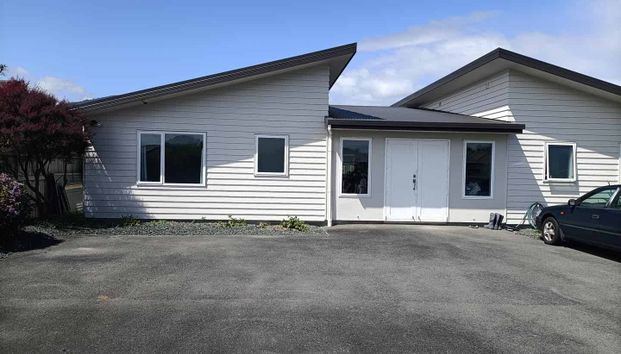 SINGLE ROOM WITH ENSUITE IN A SHARED HOUSE - Photo 1