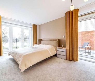 Lakeview Lane, Mytchett, Camberley, Surrey, GU16 - Photo 2