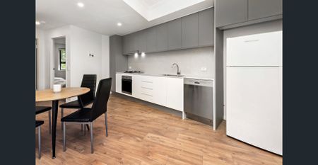 Gorgeous ONE BEDROOM Apartment with Parking - Photo 4