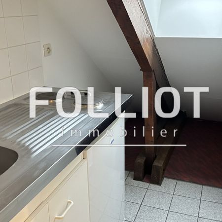 A LOUER Studio 50000 Saint-Lô CENTRE VILLE 10.20 m² - Photo 3