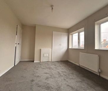 4 bedroom semi-detached house to rent - Photo 4