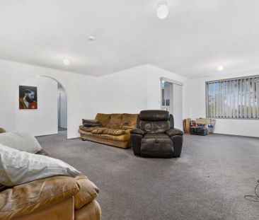 Charming 3-Bedroom Home - Convenient & Comfortable Living - Photo 3