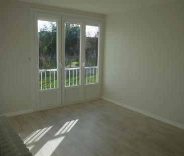 Loue Appartement à Rezé Pont Rousseau T2 rdc - cave et parking exté... - Photo 1