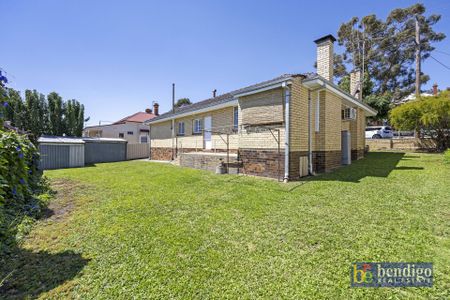 Convenient Home Near Bendigo CBD - Photo 4