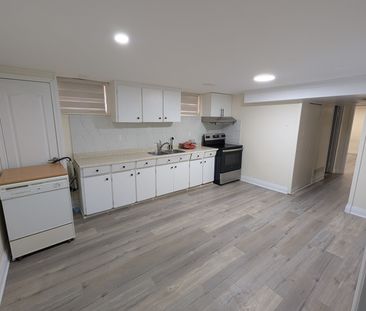 For Lease - 3263 Cawthra Road, Mississauga, Ontario - Photo 1