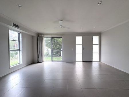 FRESHLY PAINTED & BRAND-NEW CARPETS - Simple and Modern Townhouse Living - Photo 2