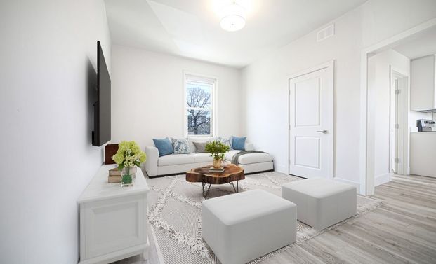 Edinburgh – 247 Young, Winnipeg, MB - Photo 1