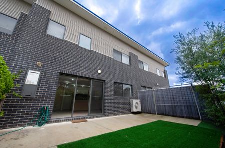 Well located Modern 3 Bedroom Townhouse - Photo 4