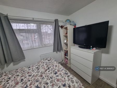 3 bedroom detached house to rent - Photo 5