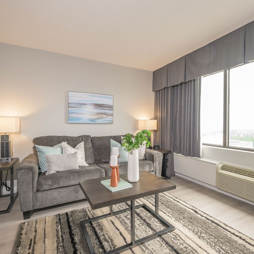 For Lease - 300 King Street Unit# 1 BEDROOM, London East, Ontario - Photo 1