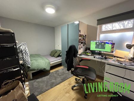5 bedroom flat to rent - Photo 4