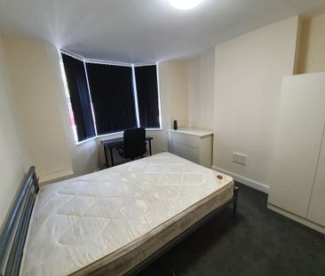 4 Bed Student Accommodation - Photo 4