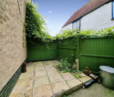 2 Bedroom Cottage to Rent in Wood Street, Higham Ferrers, Northants... - Photo 5