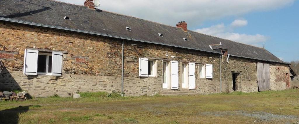 RIAILLE, maison à louer d'environ 115 m², dépendances et terrain de 1300 m² - Photo 1