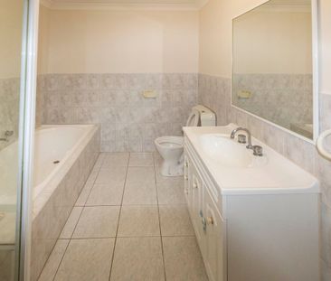 Impressively Proportioned Pascoe Vale Townhouse - Photo 6