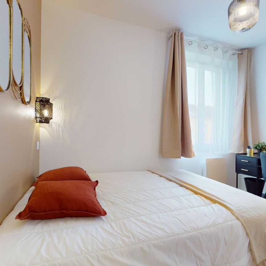 JOSEPH CHAPELLE A Roommate 3 Bedrooms at Lyon 8e - Photo 1