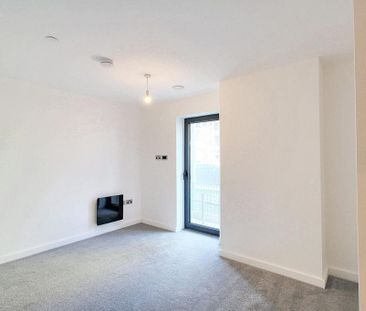 2 bedroom ground floor flat to rent - Photo 2