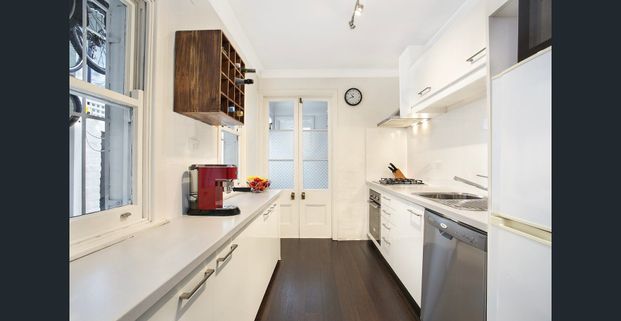 Stylish modern living in a sought-after Edgecliff location - Photo 1