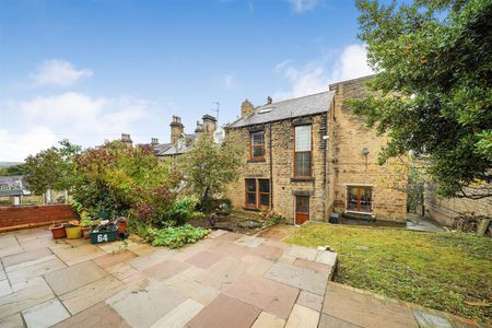 4 bedroom semi-detached house to rent - Photo 3