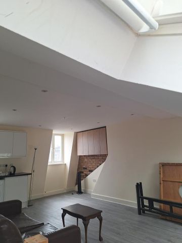 3 bedroom flat to rent - Photo 2