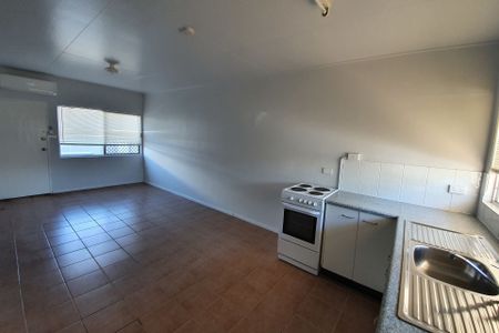 Neat 1 bedroom unit - Photo 3