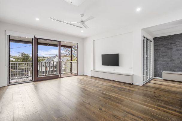 Luxurious Family Living in the Heart of New Farm - Photo 1