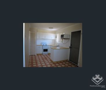 Spacious Family Home with Dual Living Potential in a Prime Mackay Location - Photo 4