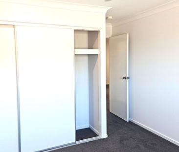 MOVE IN BEFORE CHRISTMAS-FULLY DUCTED AIRCONDITIONING-3 BED 2 BATH ... - Photo 4